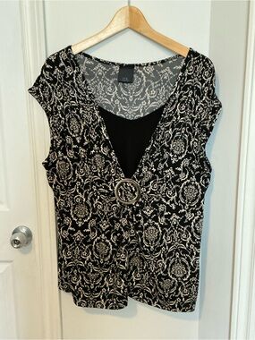 Black & Cream Patterned V-Neck Women's Top with Buckle Detail